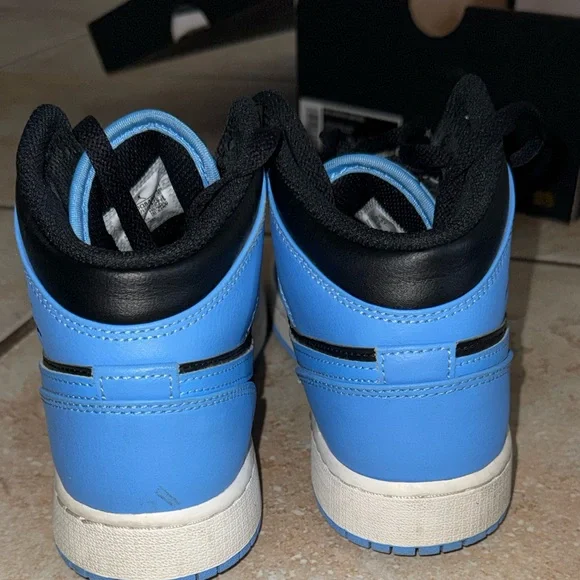 Nike Air Jordan 1 Mid GS Black University Blue Size 6.5Y Gently Used with box - Picture 5 of 11